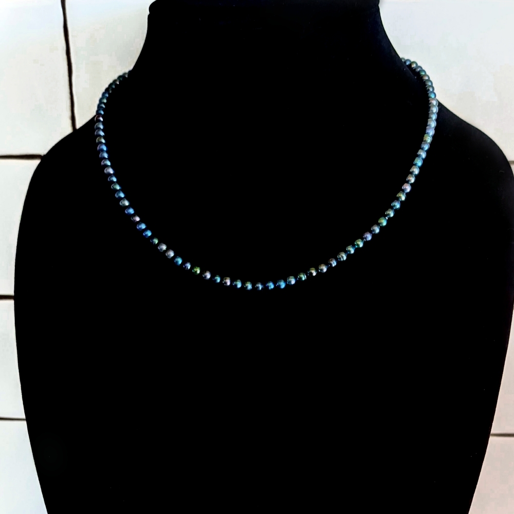 JCM 10kt Peacock Pearl Necklace